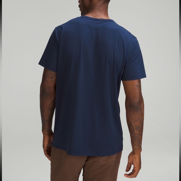 Lululemon Fundamental T - Picture 2 of 6